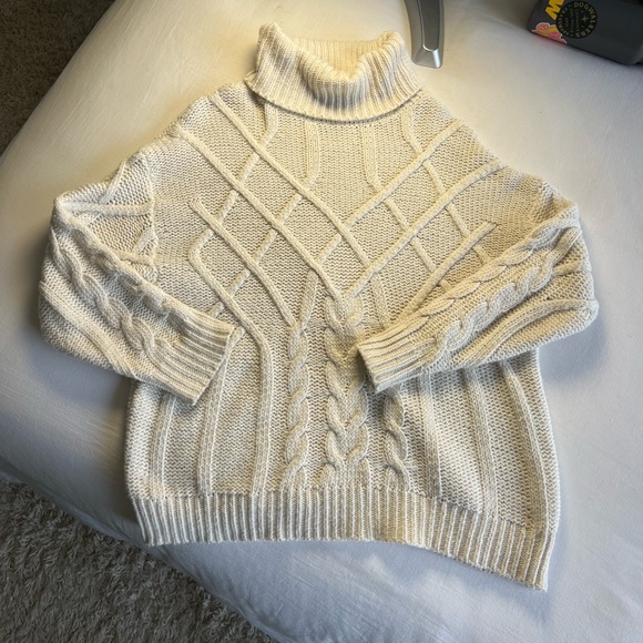 Oversized Cream Cable Turtleneck - Picture 4 of 5